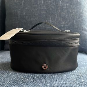 Lululemon, Oval Top Accessoires Kit Black